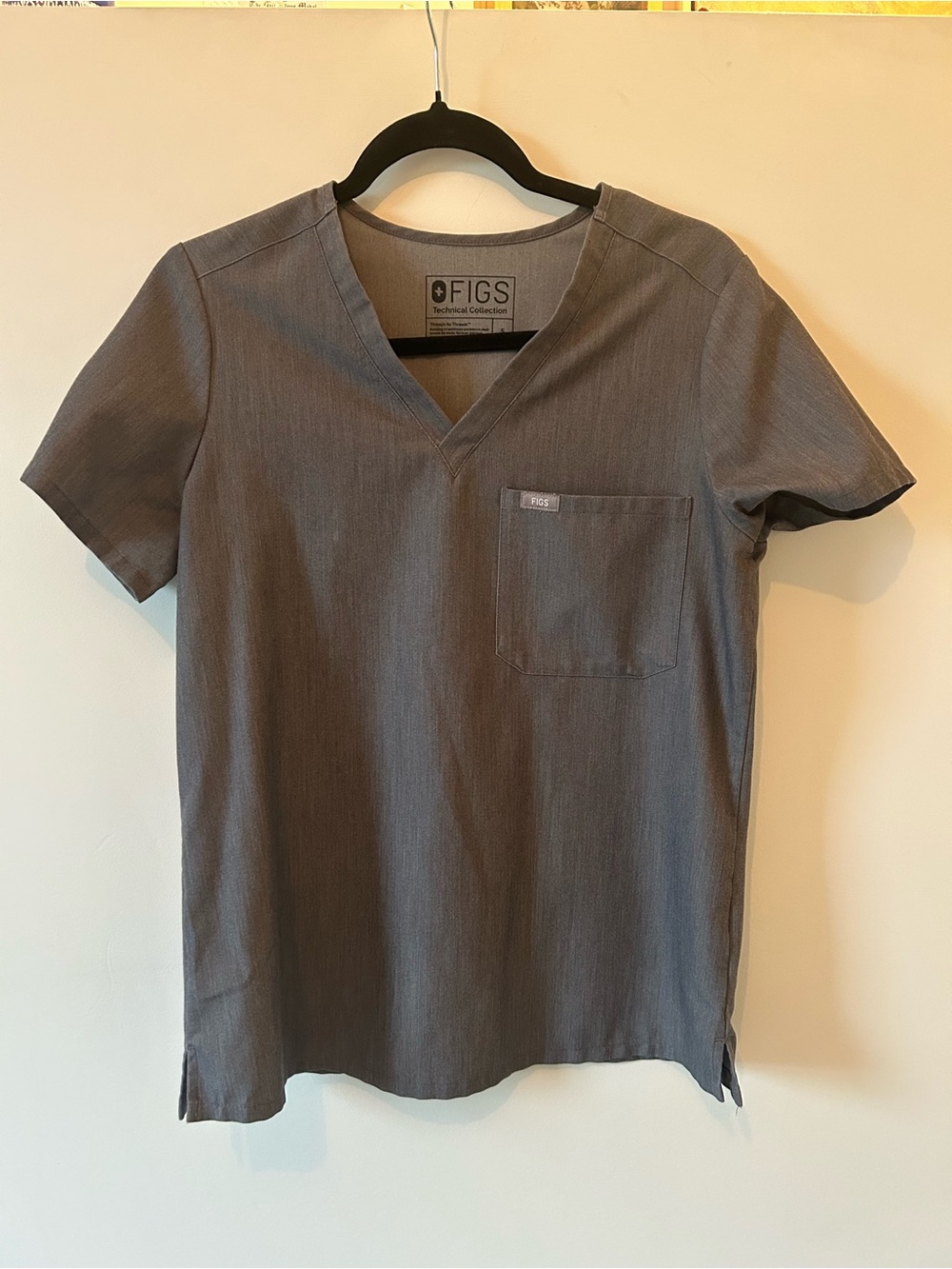 Figs Women's V-Neck Scrub Top in Charcoal Gray